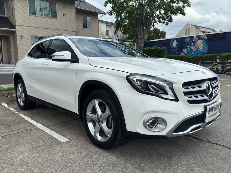 Mercedes-Benz GLA-Class 2019 GLA200 Sedan เบนซิน เกียร์อัตโนมัติ ขาว รูปที่ 3