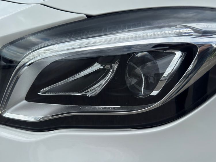 Mercedes-Benz GLA-Class 2019 GLA200 Sedan เบนซิน เกียร์อัตโนมัติ ขาว รูปที่ 4