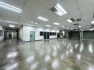 โรงงานพื้นที่สีม่วง