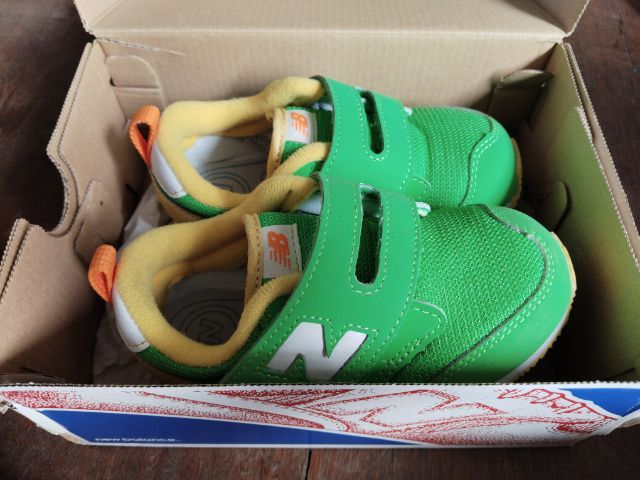 รองเท้าเด็ก NB