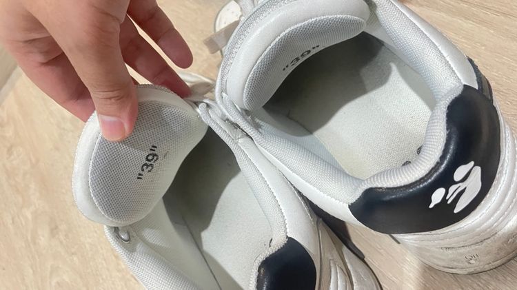 รองเท้าผ้าใบ Off-White รูปที่ 9