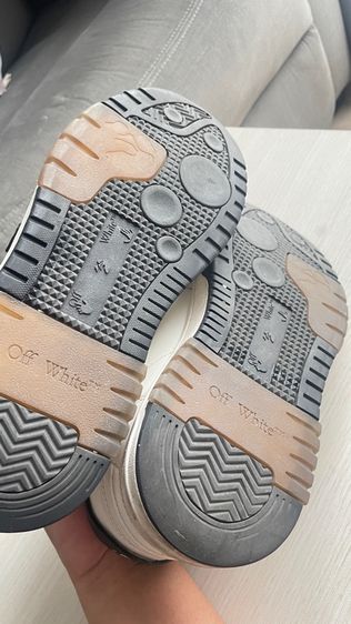 รองเท้าผ้าใบ Off-White รูปที่ 6