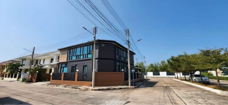 บ้านภัทราพร2 ตั้งอยู่ใจกลางเมือง ติดถนนเลียบทะเล