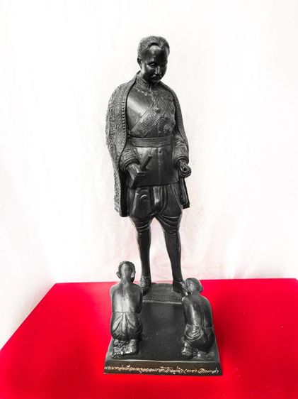 พระปิยะมหาราช รัชกาลที่5 ทรงเลิกทาส ปี2519 วัดเบญจมบพิตร ในหลวงเสด็จเททอง เนื้อทองเหลือง ขนาดสูง 16นิ้ว