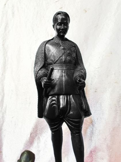 พระปิยะมหาราช รัชกาลที่5 ทรงเลิกทาส ปี2519 วัดเบญจมบพิตร ในหลวงเสด็จเททอง เนื้อทองเหลือง ขนาดสูง 16นิ้ว รูปที่ 3