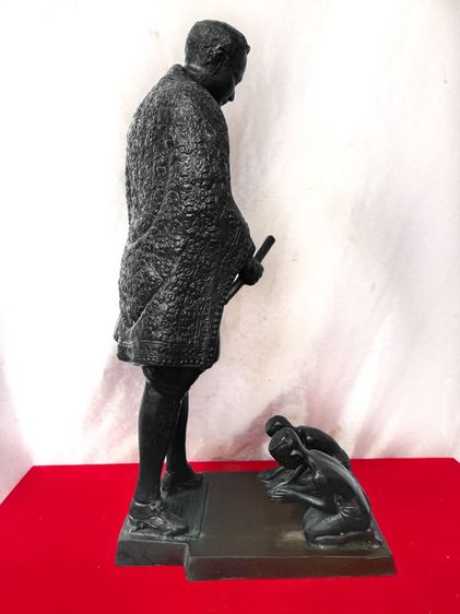 พระปิยะมหาราช รัชกาลที่5 ทรงเลิกทาส ปี2519 วัดเบญจมบพิตร ในหลวงเสด็จเททอง เนื้อทองเหลือง ขนาดสูง 16นิ้ว รูปที่ 2