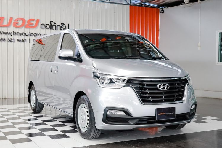 Hyundai H-1  2018 2.5 Maesto Touring Utility-car ดีเซล ไม่ติดแก๊ส เกียร์อัตโนมัติ บรอนซ์เงิน รูปที่ 3