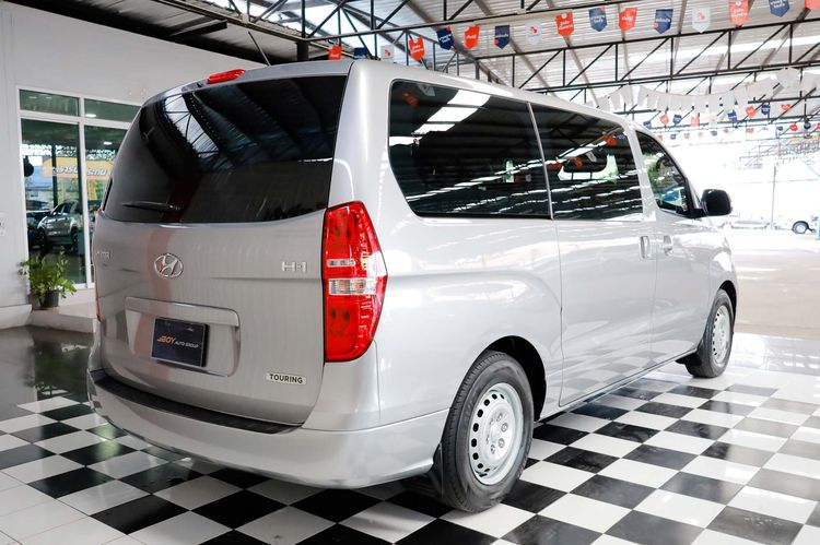Hyundai H-1  2018 2.5 Maesto Touring Utility-car ดีเซล ไม่ติดแก๊ส เกียร์อัตโนมัติ บรอนซ์เงิน รูปที่ 4