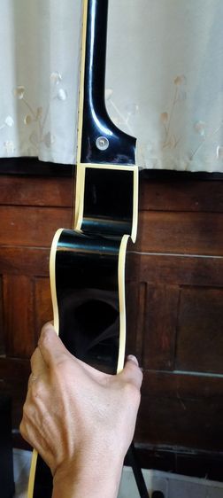 


กีตาร์โปร่งไฟฟ้า Enya 
พร้อมขาตั้ง คาร์โป้ , ทีตั้งเสียง joyo ของสะสมเล่นน้อยมาก (นัดรับ) รูปที่ 5