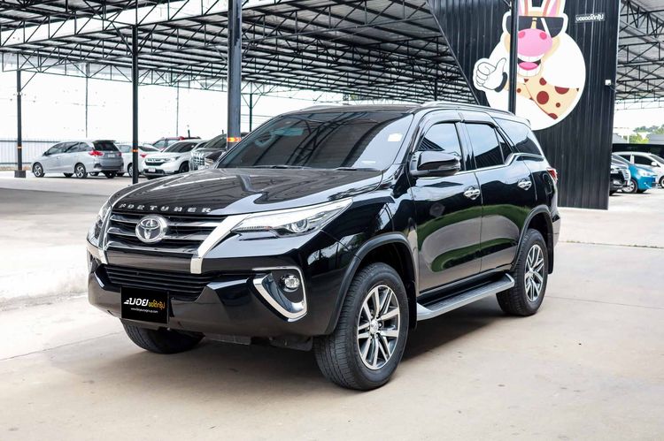 รถ Toyota Fortuner 2.4 V สี ดำ