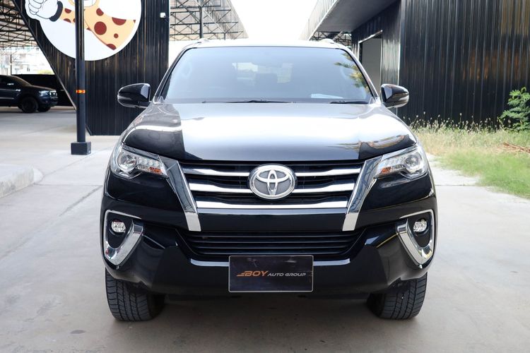 Toyota Fortuner 2018 2.4 V 4WD Utility-car ดีเซล ไม่ติดแก๊ส เกียร์อัตโนมัติ ดำ รูปที่ 2