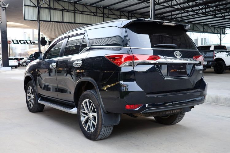 Toyota Fortuner 2018 2.4 V 4WD Utility-car ดีเซล ไม่ติดแก๊ส เกียร์อัตโนมัติ ดำ รูปที่ 4
