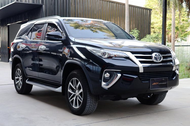 Toyota Fortuner 2018 2.4 V 4WD Utility-car ดีเซล ไม่ติดแก๊ส เกียร์อัตโนมัติ ดำ รูปที่ 3