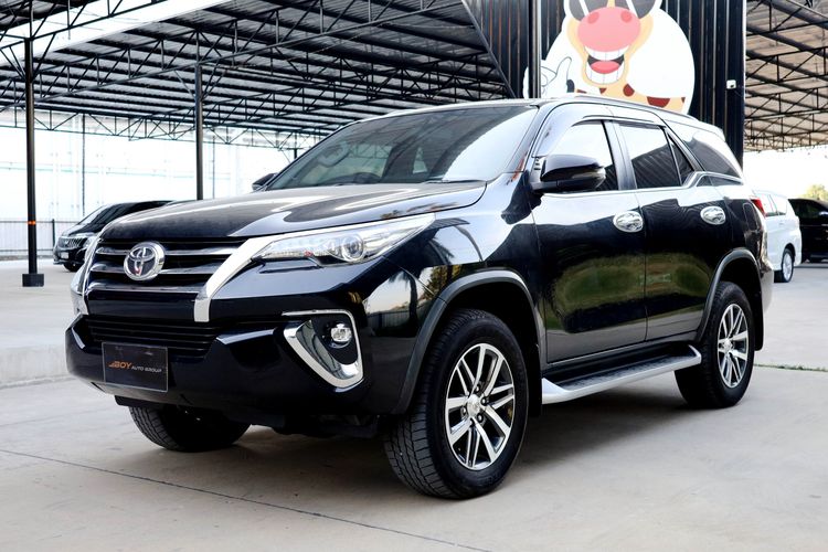 รถ Toyota Fortuner 2.4 V 4WD สี ดำ