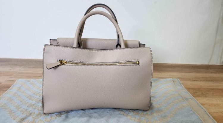 กระเป๋า Guess ซิปทอง สายทอง สภาพนางฟ้า รูปที่ 8