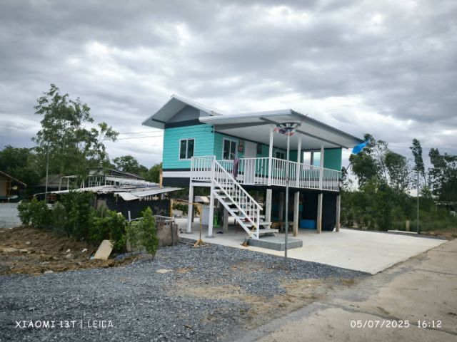 " ต้องการขาย " ที่ดิน ลาดบัวหลวง ปาร์ควิว " ประมาณ 1 ไร่ถนนคอนกรีต 2 ด้าน น้ำไฟ มีแล้ว ห่างแยกลาดบัวหลวง เพียง 1.2 กิโล วิ่งตรง อยู่ขวามือ