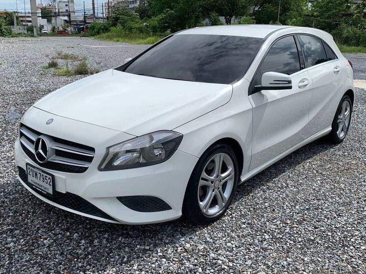 รถ Mercedes-Benz A-Class A180 สี ขาว