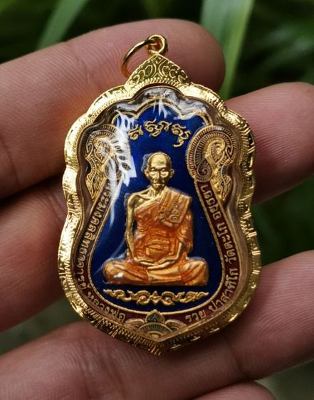 เหรียญไตรมาส ๕๙ ๙๕ หลวงพ่อรวย วัดตะโก เนื้อกะไหล่ทองลงยาน้ำเงิน ปี ๒๕๕๙ เลี่ยมกรอบทองคำแท้ ราตาดีแบ่งปันครับ