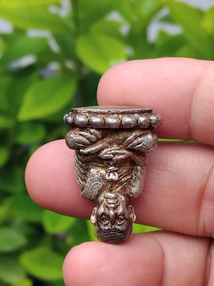 หลวงปู่ทวด รูปหล่อกริ่งนิ้วกระดก รุ่นสรงน้ำ 51 ลังกาสุกะ ตอกโค็ด ตอกเลขใต้ฐาน ๙๓๔ ปี 2551 อาจารย์แดง วัดไร่ จ.ปัตตานี เนื้อเงิน ขนาดกว้าง 2  รูปที่ 6