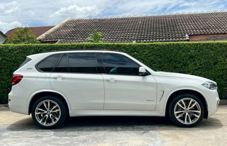 BMW X5 2016 2.0 xDrive40e M Sport 4WD Utility-car ปลั๊กอินไฮบริด (PHEV) ไม่ติดแก๊ส เกียร์อัตโนมัติ ขาว รูปที่ 4