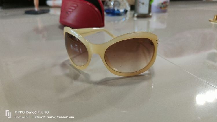 แว่นกันแดด Emporio Armani สีครีม ดีไซน์สไตล์วินเทจ
เอ็มโปริโอ อาร์มานี่
กล่องใส่แว่นตาแบบมีซิปสีแดง EMPORIO ARMANI
ราคา1050 รส รูปที่ 5