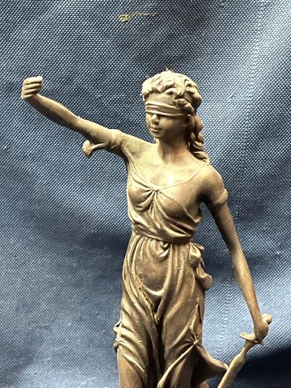 รูปปั้น Lady Justice สัญลักษณ์แห่งความยุติธรรม ทองเหลืองสะสม รูปที่ 3
