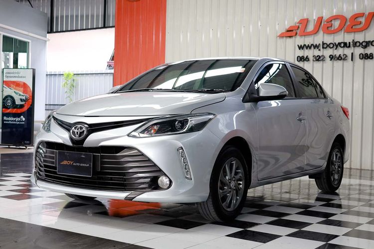 รถ Toyota Vios 1.5 Mid สี บรอนซ์เงิน
