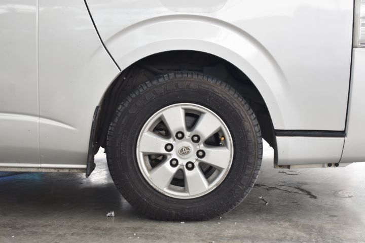 Toyota Commuter 2019 3.0 Van ดีเซล เกียร์ธรรมดา เทา รูปที่ 3