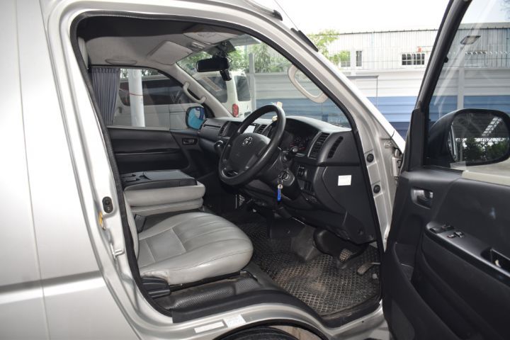 Toyota Commuter 2019 3.0 Van ดีเซล เกียร์ธรรมดา เทา รูปที่ 4