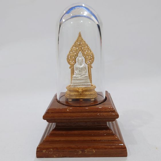 พระนิรันตราย เนื้อโลหะชุบ 2 กษัตริย์ ซุ้มชุบทอง องค์พระชุบเงิน ครอบเป็นแก้ว ฐานไม้สัก โรงเรียนสตรีวิทยา สร้าง พุทธาภิเษกวัดบวรนิเวศฯ ปี 2548