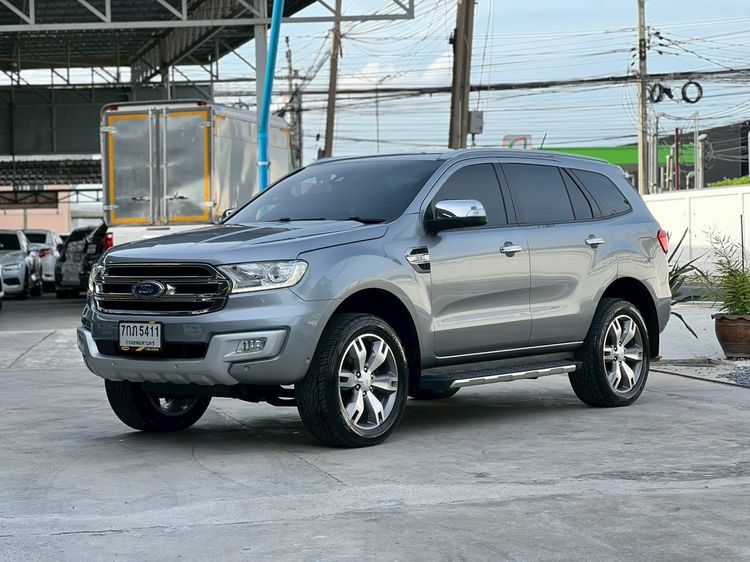 รถ Ford Everest 2.2 Titanium Plus สี เทา