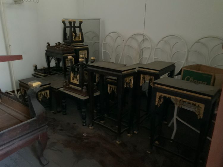 ของใช้ในบ้านต่างๆ จาน ชาม แก้ว รวมถึงเฟอร์นิเจอร์เก่า ชุดโต็ะหมู่บูชาไม้ และอื่นๆ รูปที่ 14