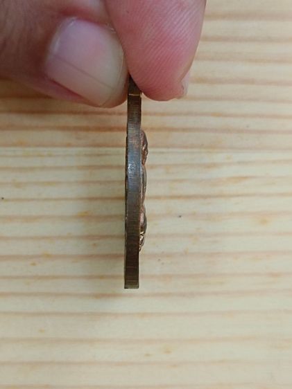 เหรียญเจริญพรบน หลวงปู่ทิม วัดละหารไร่ รูปที่ 5