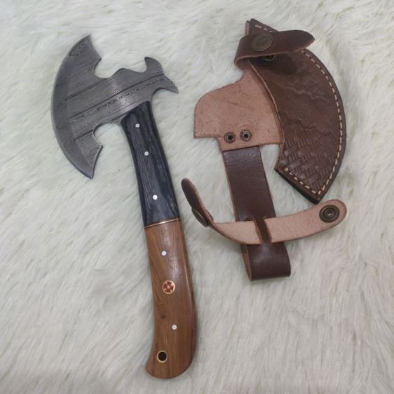 ขวาน viking งานสั่งทำ Axe Knife twist Damascus ด้ามไม้ olive wood ของใหม่ไม่ผ่านการใช้งาน