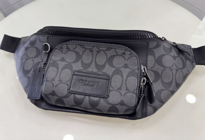 กระเป๋า​คาดอก COACH