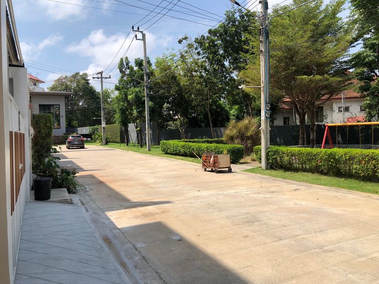 อื่นๆ ตกแต่งครบ 2022 ขายด่วน ทาวน์โฮมหลังมุม (ติดสวน) ไซส์บ้านเดี่ยว 250 ตร.ม. ต่อเติมแข็งแรงเข็มไมโครไพล์ พร้อมทำโฮมออฟฟิศ - Urbantara ประชาอุทิศ 76 รูปที่ 3