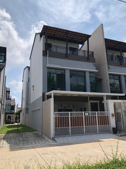 อื่นๆ ตกแต่งครบ 2022 ขายด่วน ทาวน์โฮมหลังมุม (ติดสวน) ไซส์บ้านเดี่ยว 250 ตร.ม. ต่อเติมแข็งแรงเข็มไมโครไพล์ พร้อมทำโฮมออฟฟิศ - Urbantara ประชาอุทิศ 76 รูปที่ 2