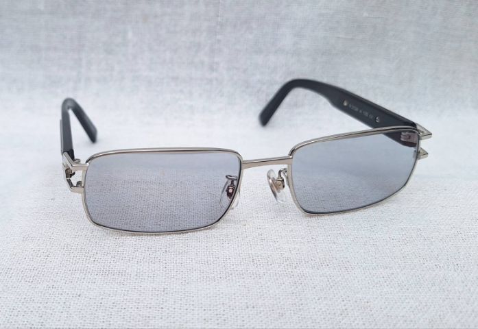 แว่นตาเทพเจ้าของชาวเยอรมันที่คนทั้งโลกรู้จัก RODENSTOCK กรอบไทเทเนียมบริสุทธิ์สีเงิน เลนส์ออโต้ สีเทา–สว่าง...Authentic RODENSTOCK Handcrafted in Japan
 รูปที่ 13