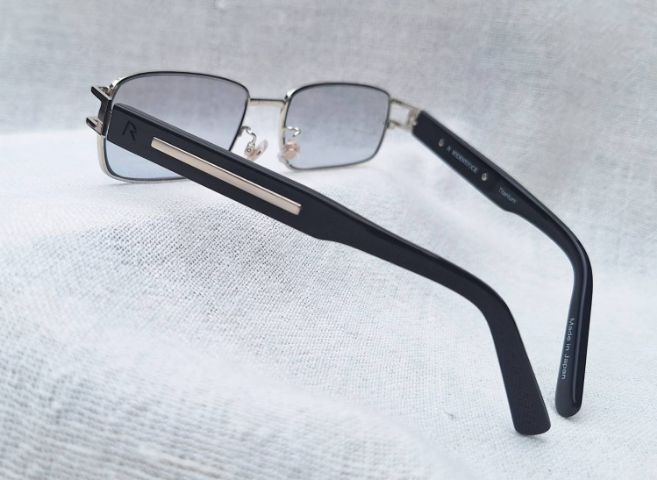 แว่นตาเทพเจ้าของชาวเยอรมันที่คนทั้งโลกรู้จัก RODENSTOCK กรอบไทเทเนียมบริสุทธิ์สีเงิน เลนส์ออโต้ สีเทา–สว่าง...Authentic RODENSTOCK Handcrafted in Japan
 รูปที่ 11
