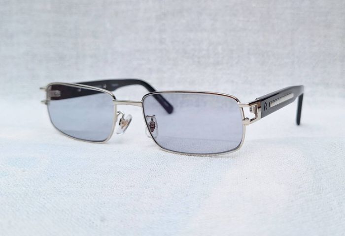 แว่นตาเทพเจ้าของชาวเยอรมันที่คนทั้งโลกรู้จัก RODENSTOCK กรอบไทเทเนียมบริสุทธิ์สีเงิน เลนส์ออโต้ สีเทา–สว่าง...Authentic RODENSTOCK Handcrafted in Japan
 รูปที่ 2