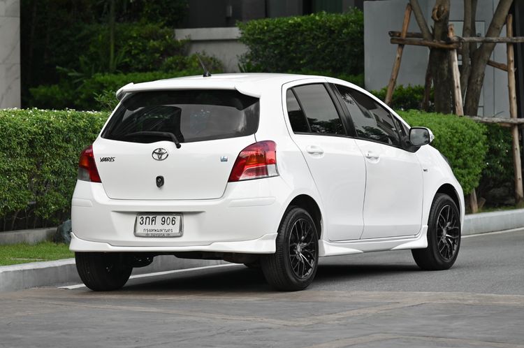Toyota Yaris 2010 1.5 E Sedan เบนซิน ไม่ติดแก๊ส เกียร์ธรรมดา ขาว รูปที่ 4