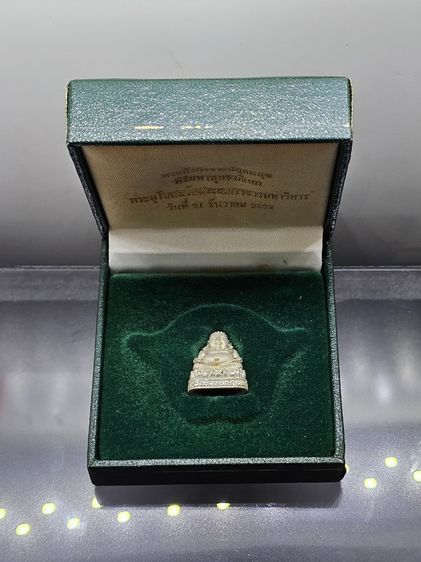 พระสังกัจจายน์ เนื้อเงิน รุ่นอุดมสุข พลเอก เชาวลิต ยงใจยุทธจัดสร้าง พิธีพุทธาภิเษก วัดสระเกศราชวรมหาวิหาร ปี2539 พร้อมกล่องเดิม