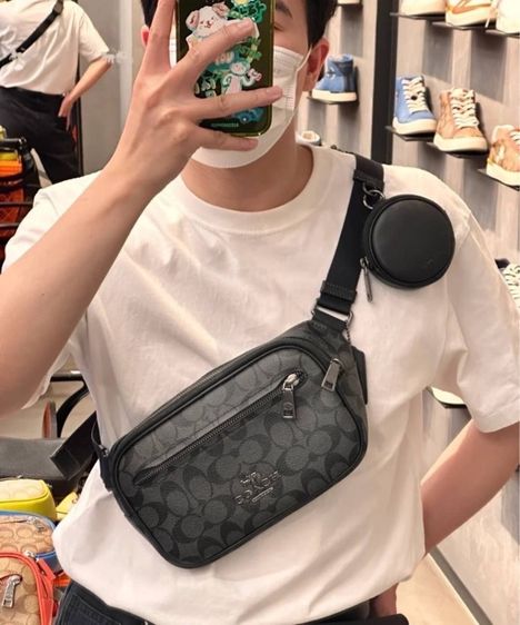กระเป๋าคาดอก Coach รูปที่ 3