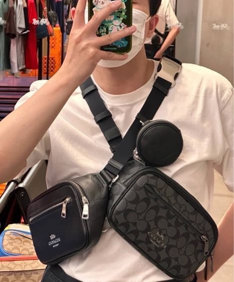 กระเป๋าคาดอก Coach