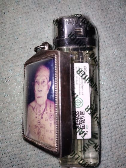 ภาพภ่ายหลวงปู่หลิวปี36หลังตราวัดเต่าหล่อรุ่นรวยทรัพย์จมูกโด่งเลี่ยมกรอบเงินหนาๆเก่า รูปที่ 3