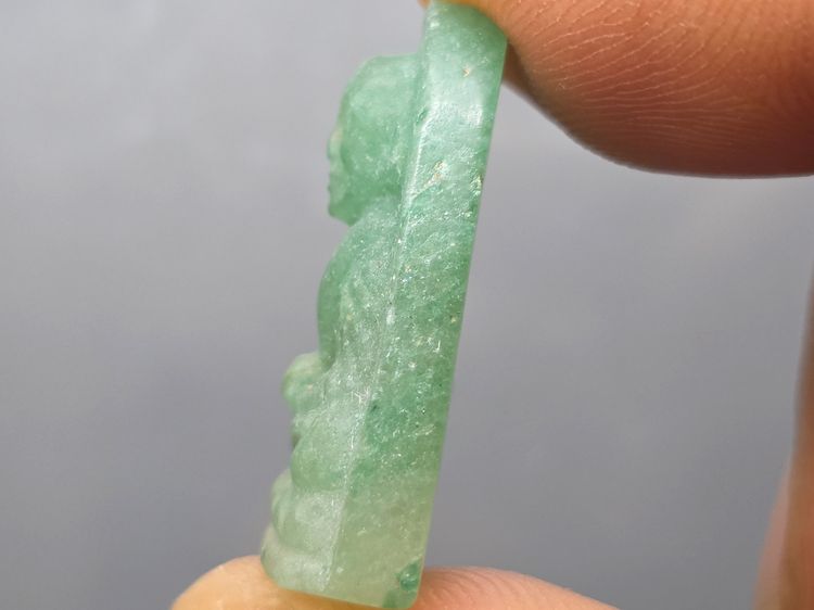 หลวงปู่ทวดหยก พิมพ์พระรอด หลังฝังหมุดทองคำแท้ วัดพะโคะ สมาคมชาวเพชรบุรีสร้าง ปี2543 พร้อมกล่องเดิม รูปที่ 6