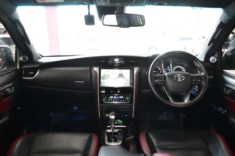 Toyota Fortuner 2022 2.4 Legender Utility-car ดีเซล ไม่ติดแก๊ส เกียร์อัตโนมัติ ขาว รูปที่ 2