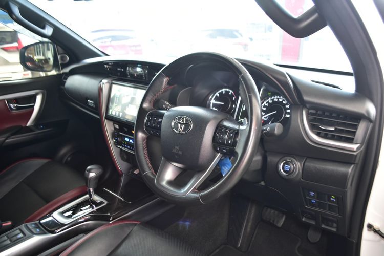 Toyota Fortuner 2022 2.4 Legender Utility-car ดีเซล ไม่ติดแก๊ส เกียร์อัตโนมัติ ขาว รูปที่ 3
