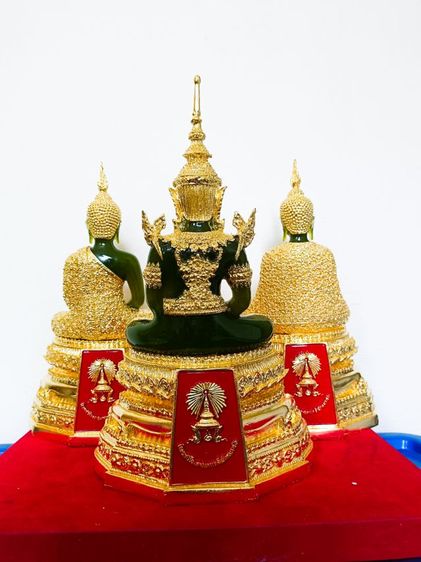 พระแก้วมรกต ภปร. 3ฤดู วัดพระศรีรัตนศาสดาราม สำนักพระราชวัง จัดสร้าง ปี2542 หน้าตัก5นิ้ว บูชาแยกได้ รูปที่ 2