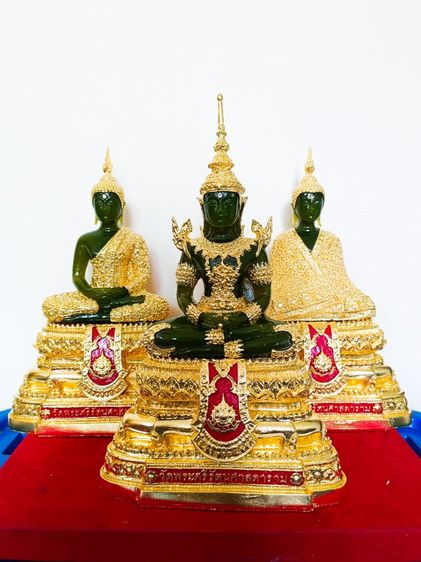 พระแก้วมรกต ภปร. 3ฤดู วัดพระศรีรัตนศาสดาราม สำนักพระราชวัง จัดสร้าง ปี2542 หน้าตัก5นิ้ว บูชาแยกได้